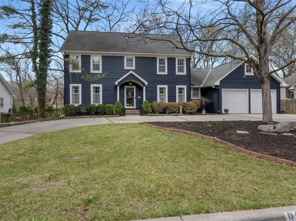 8225 Cherokee Cir, Leawood, KS 66206