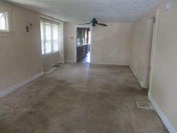 4th image of 2615 Hickam Dr