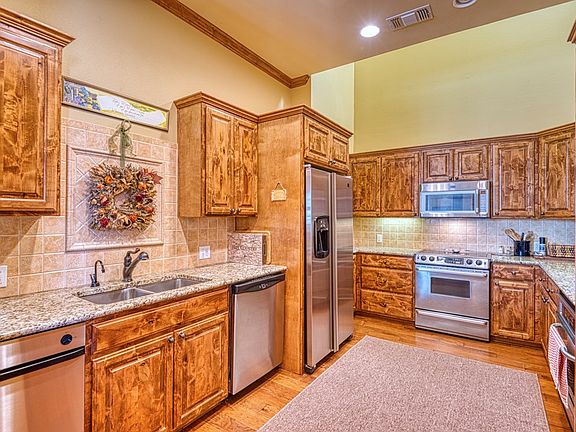 5th image of 3801 Club House Dr Unit 7