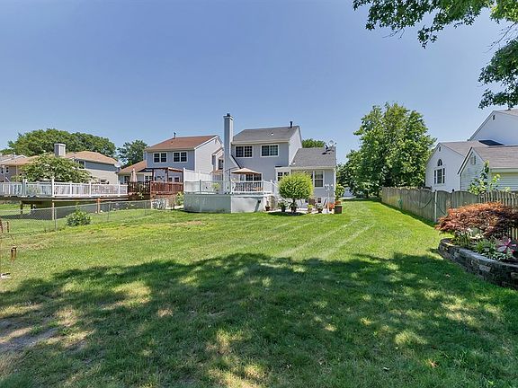 2nd image of 46 Bonnie Dr