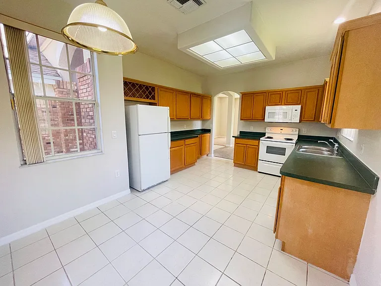 1738 Golfview Dr — Photo 7
