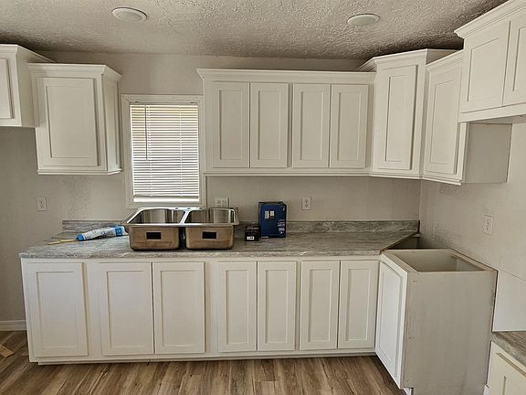 4th image of 1713 S Avenue C