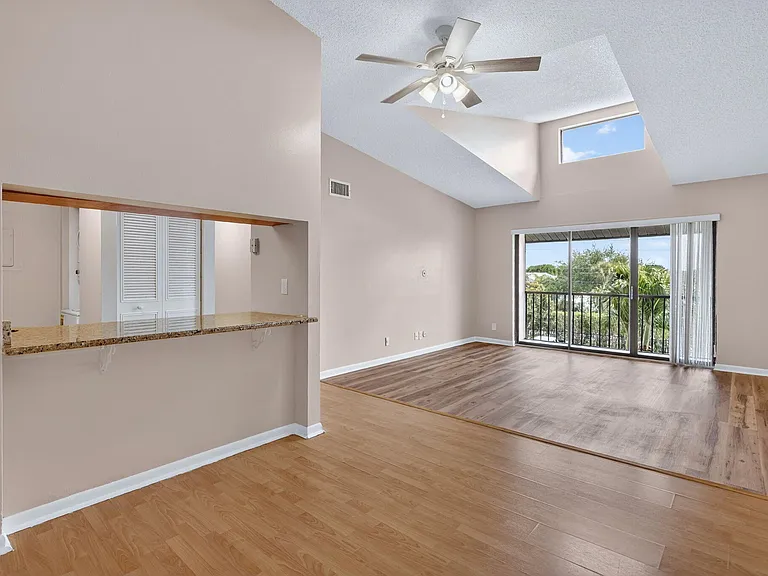 624 Sea Pine Way #B3 — Photo 6