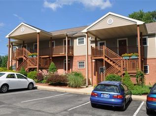 634 E Hillside Dr #1B-1BA-700SQFT, Bloomington, IN 47401