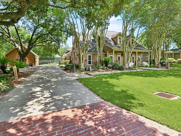 1906 Lansdown Dr, Port Allen, LA 70767