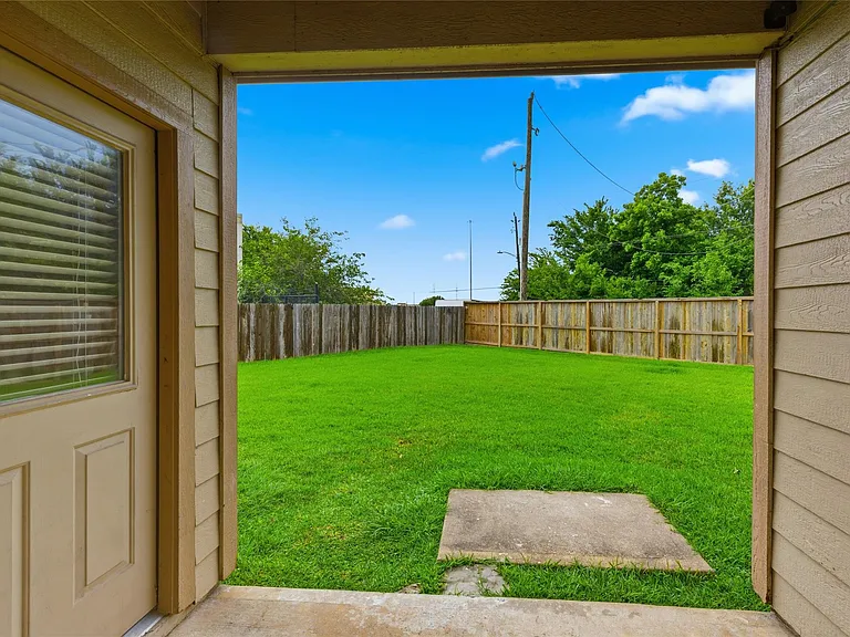 8234 Hall View Dr — Photo 25