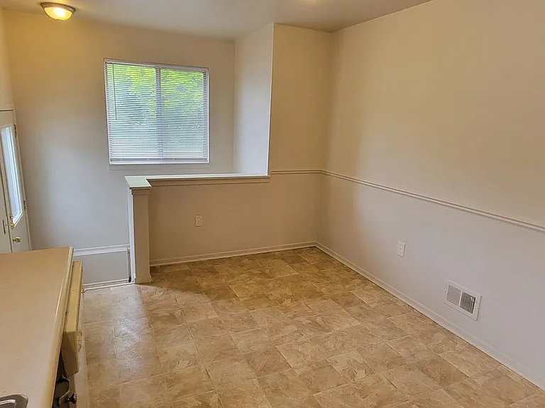 21276 Abrahm St — Photo 5