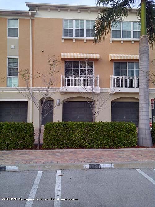 1st image of 639 Casa Loma Blvd #2