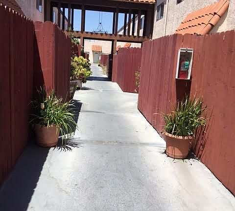 2nd image of 719 N Eucalyptus Ave APT 1B