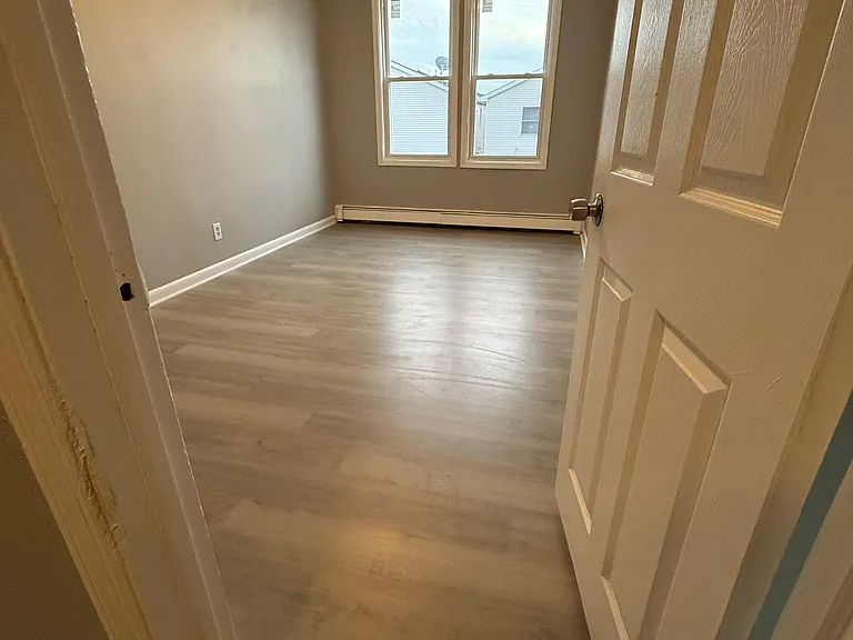 327 Danforth Ave #4A — Photo 1