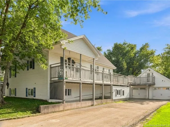 80 3rd Ave, Shediac, NB E4P 5H9