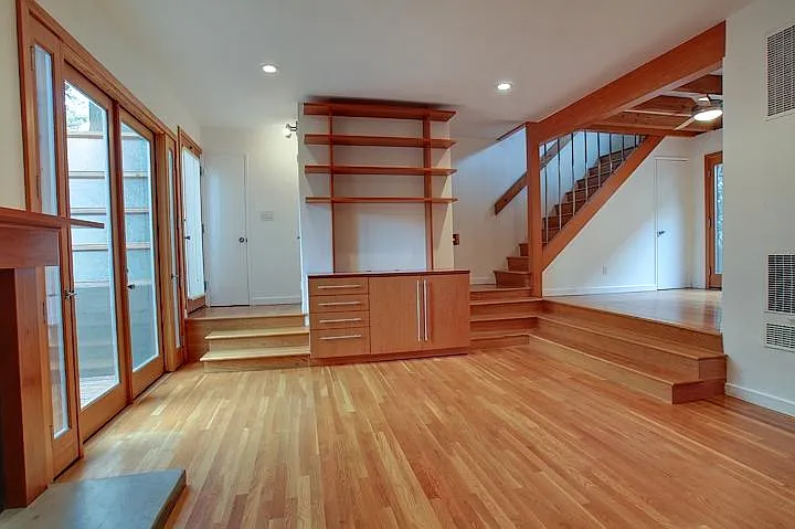 Building Photo - 1545 Yale St #4