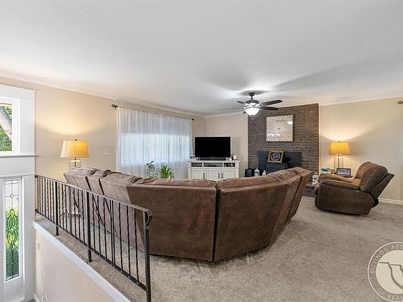 3rd image of 1729 Sylvan Ln
