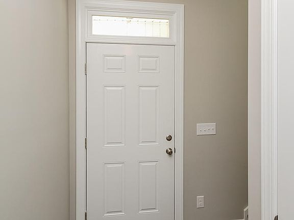 4th image of 404 Longmeadow Dr