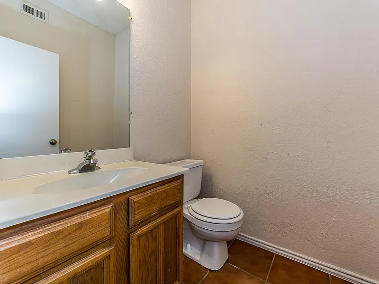 2710 Francisco Dr — Photo 9