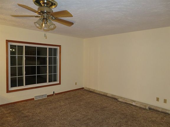 2nd image of 105 E North St