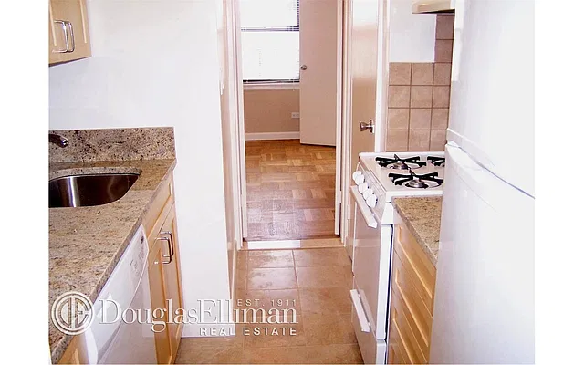 Rented by Douglas Elliman | media 4