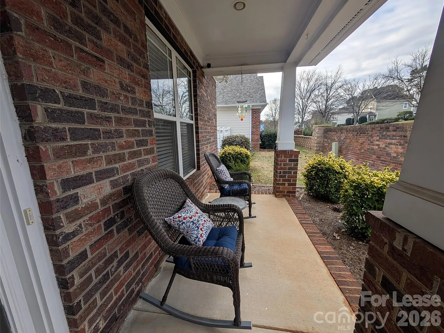3 bed, 2.0 bath, 2100 sqft, $2,595 — Photo 2