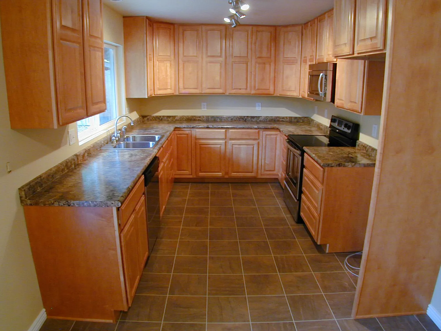 3 bed, 1492 sqft, $2,700 — Photo 3
