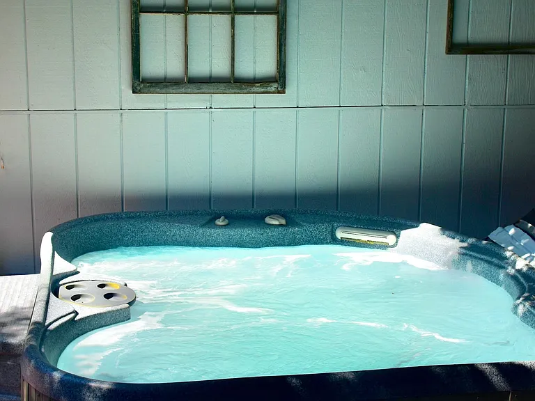 Private hot tub
