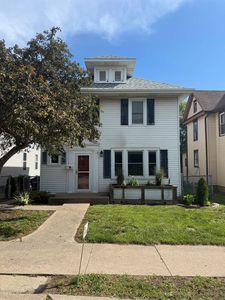 1935 University Ave, Dubuque, IA, 52001
