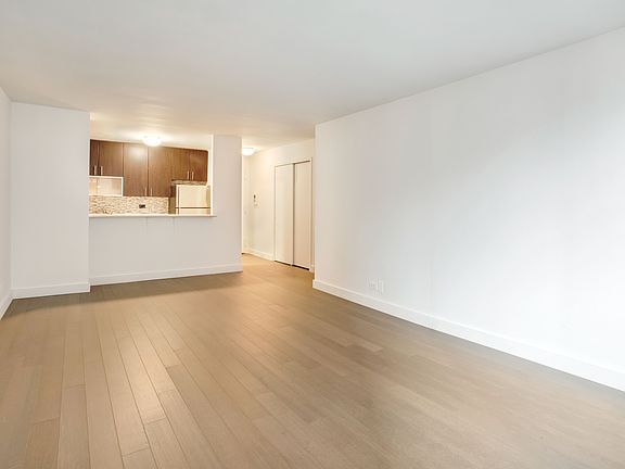4th image of 300 Mercer St APT 9A