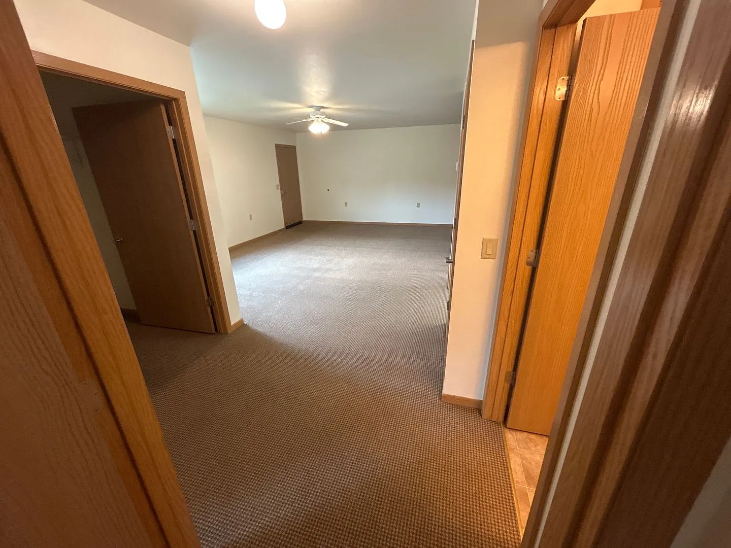Lampe Estates 763 — Photo 2