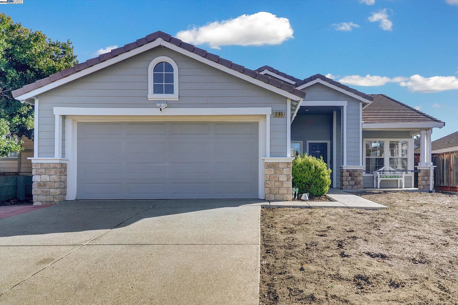 5165 Homestead Way photo 1