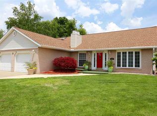 1931 Quail Hollow Rd, Pekin, IL 61554