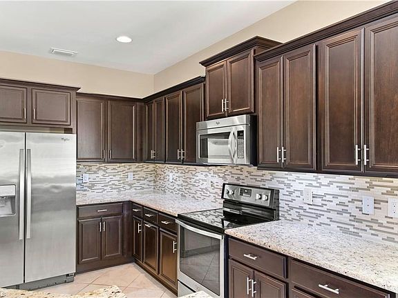 5th image of 10281 Glastonbury Cir Unit 101