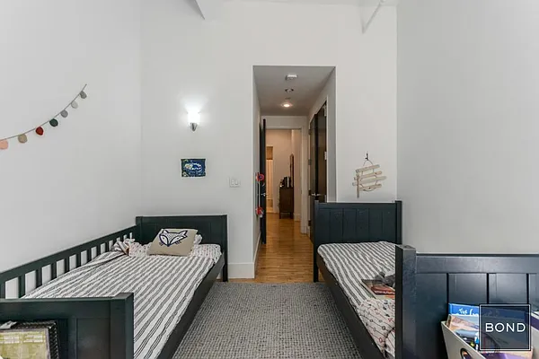 Rented by Bond New York | media 29