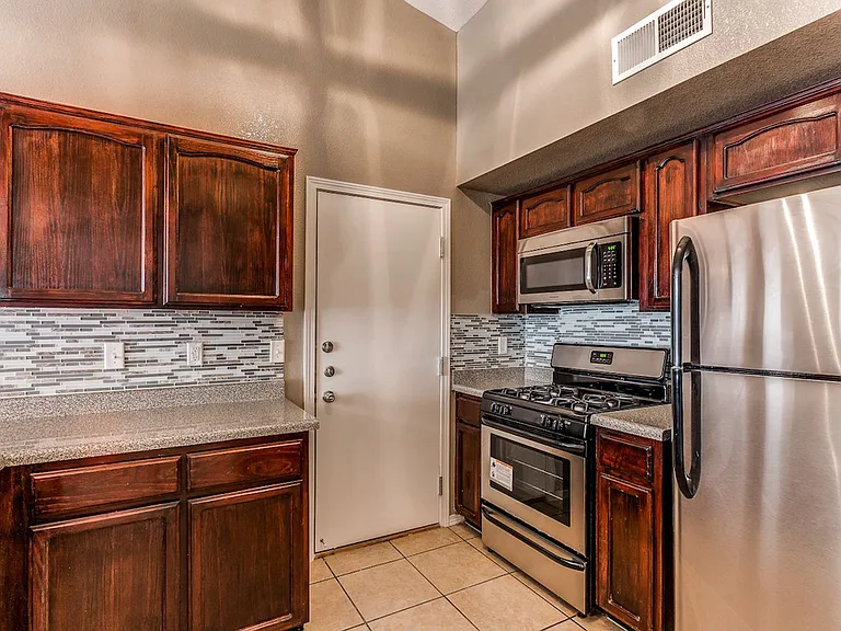 3289 Emerald Point Dr — Photo 12