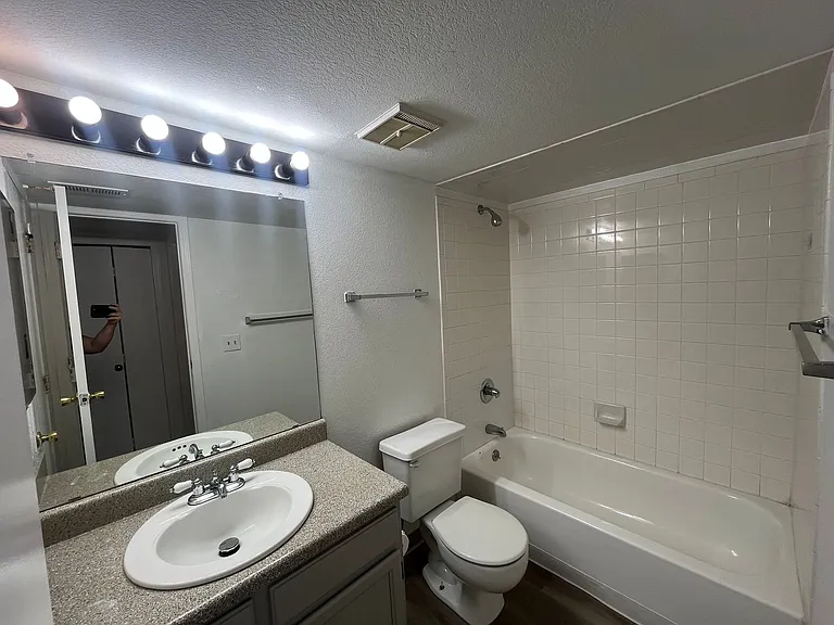 1035 S Elkhart Way #205 — Photo 8