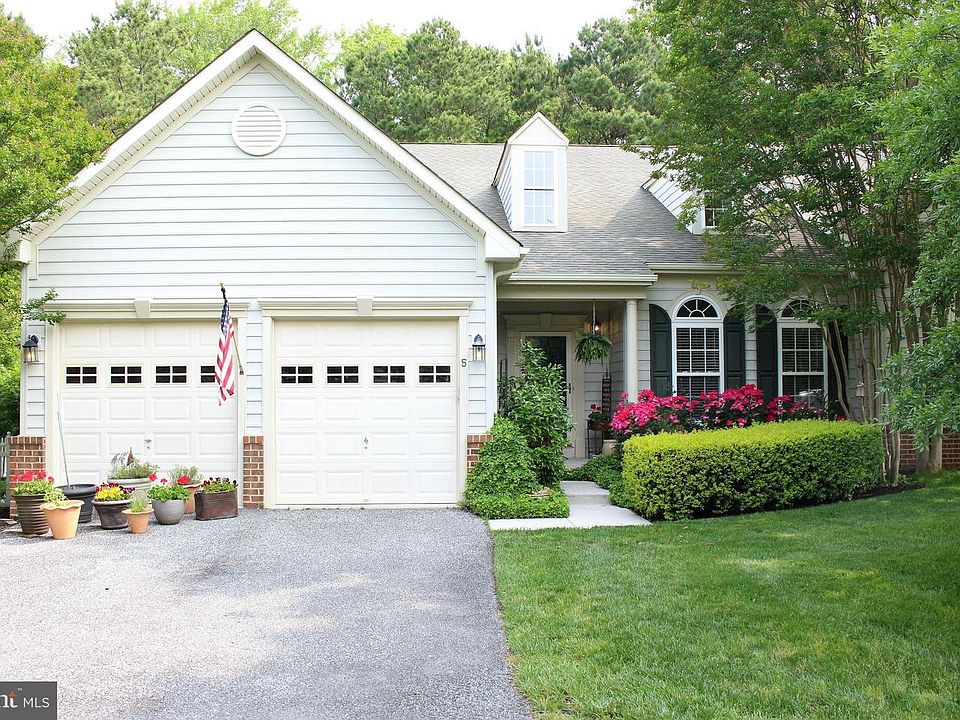 1st image of 5 Ashley Park Dr