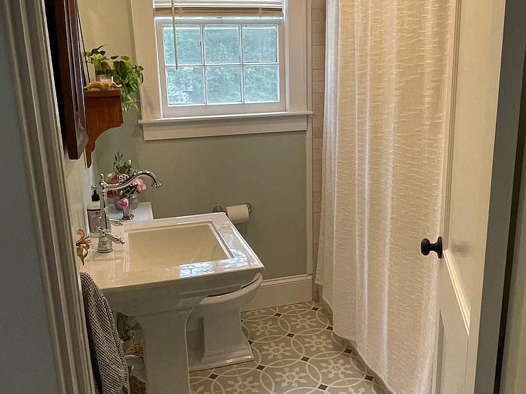 107 W Poplar Ave — Photo 11