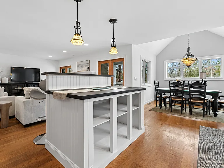 10 Foxboro Rd — Photo 12