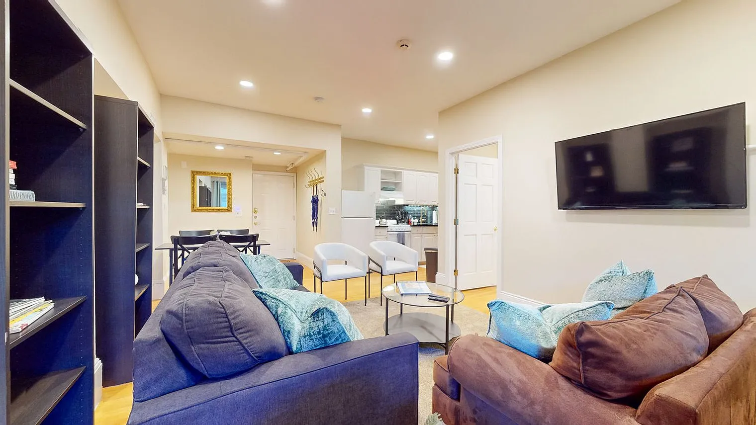 2 bed, 1.0 bath, 893 sqft, $8,175 — Photo 2