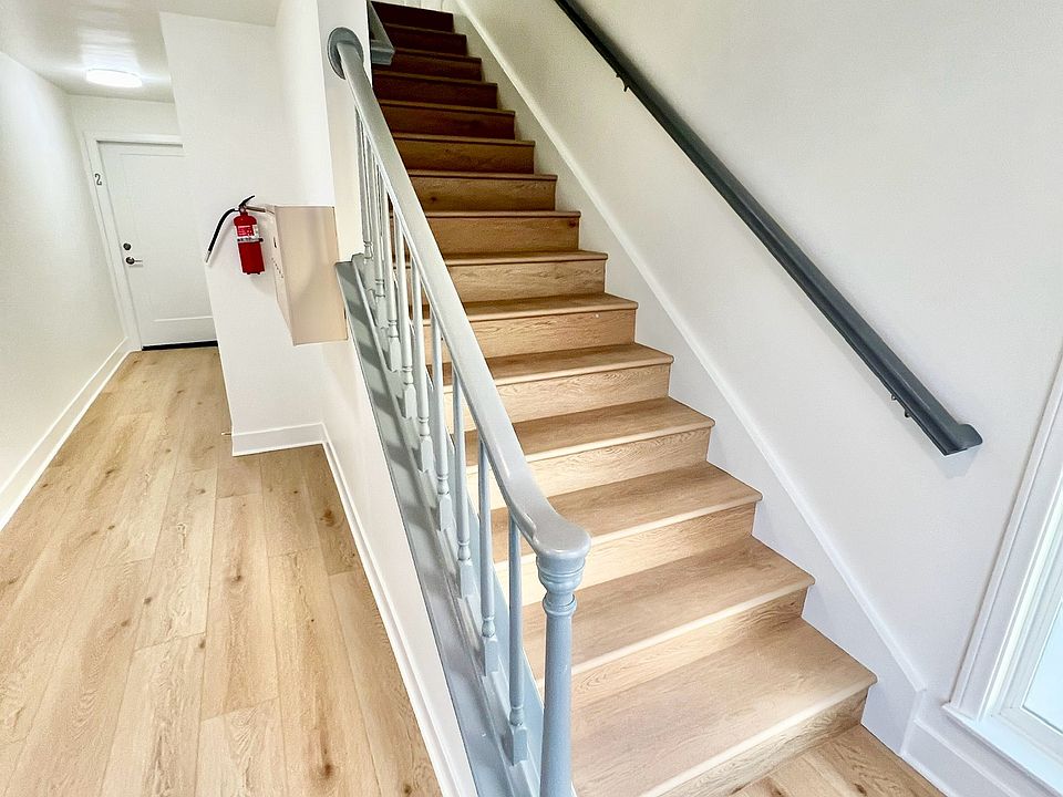 301 Ocean Ave Seal Beach CA Zillow