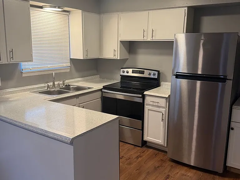 4011 Warwick Blvd — Photo 11