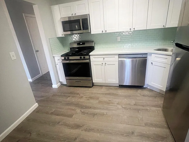 228 College Dr — Photo 4