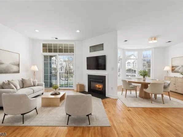 123 Turlington Ct, Livingston, NJ 07039