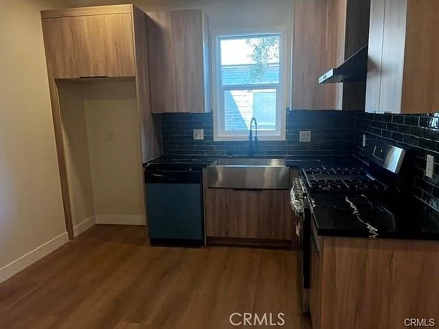 2046 Walnut St — Photo 3