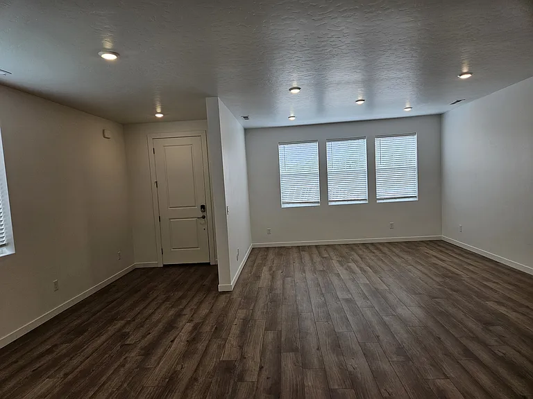 4148 W Perspective St — Photo 3