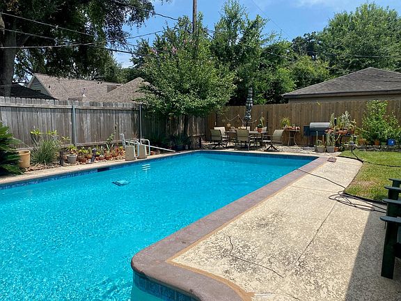 2nd image of 5014 Shady Nook Ct