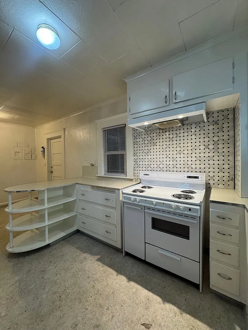 (GEB 1091 #1) Delightful 2-Bedroom, 1-Bath Hideaway in a Historic Jewel — Photo 1
