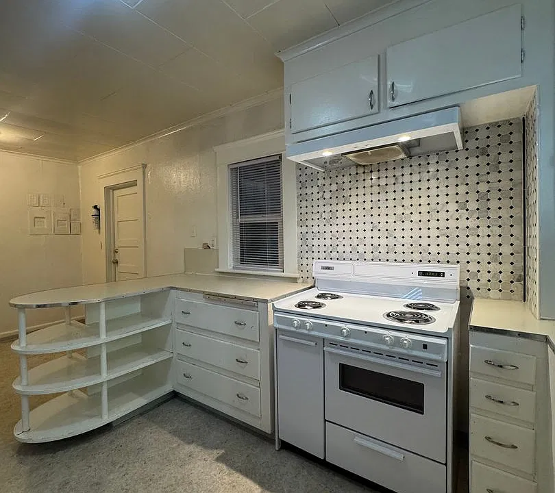 1091 W 11th Ave #1