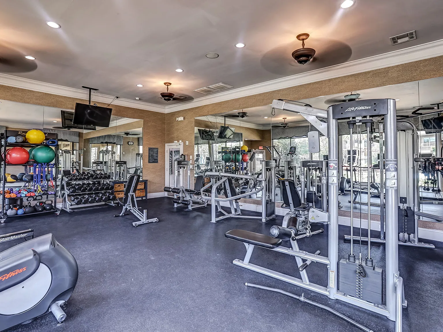 Villas at Park Avenue — Photo 4