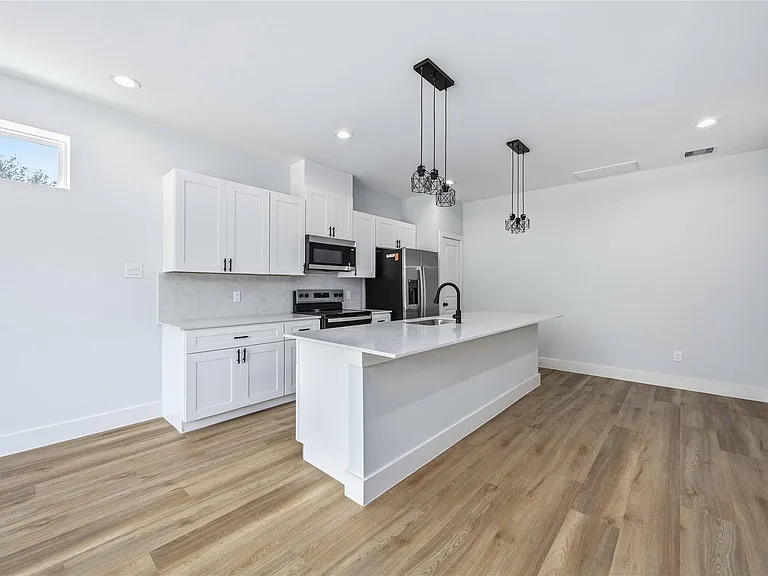 4138 Larkspur St #B — Photo 2