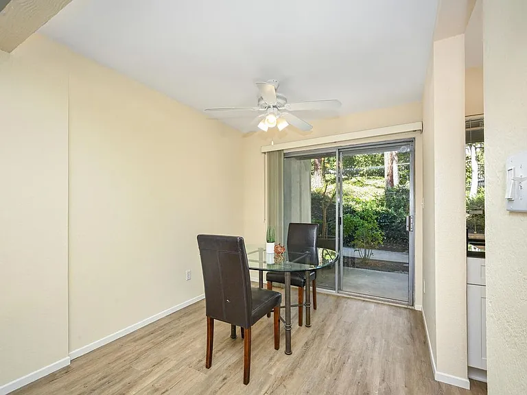 23732 Hillhurst Dr #27 — Photo 5