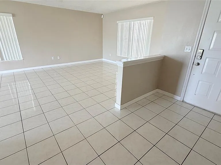 3113 Fairfield Dr — Photo 3